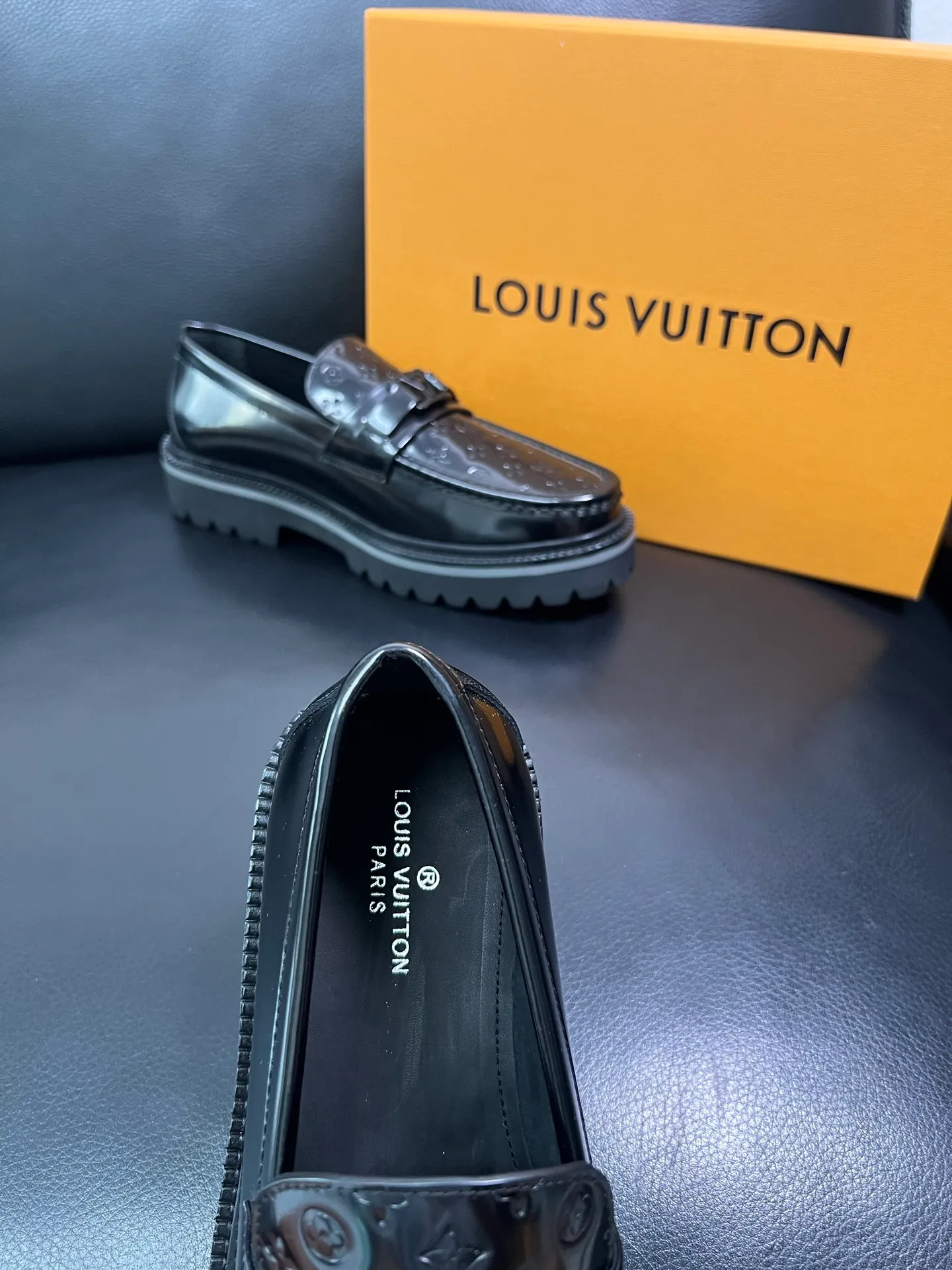 Men's shoes 💰780 Lv top purchasing Louis Vuitton leather shoes counter synchronization, uppers imported from Italy, imported water-dyed cowhide lining, soles: original soles specially provided by the original factory, original factory follow-up goods, high quality, welcome to compare, code number 38-44 (customized 45) 85842